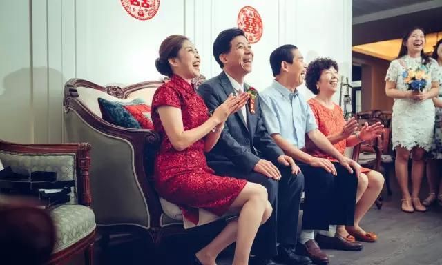 婚礼上妈妈的着装推荐图7