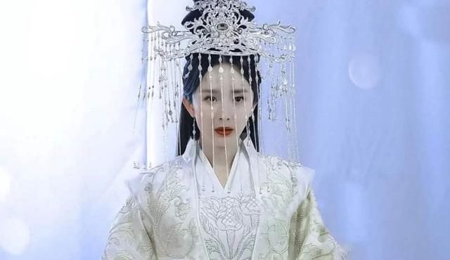 三生三世十里桃花电影版白浅婚服图3